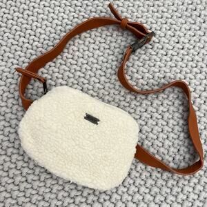 Roxy• Mountain Reality Tapioca Hip Pack Fanny Pack Sherpa